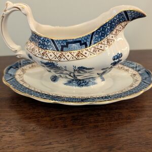 Gravy Boat w Attached Underplate - Booths Real Old Willow